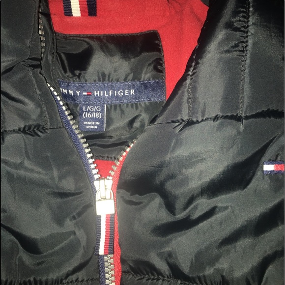 COPY - Tommy Hilfiger Black Puffer Jacket with Ho… - Picture 2 of 3